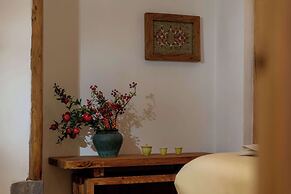 Lijiang half yard hotel