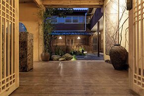Lijiang half yard hotel