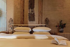 Lijiang half yard hotel