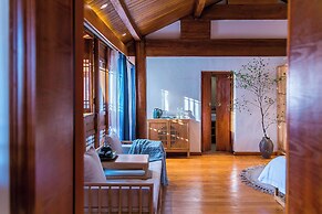 Lijiang half yard hotel