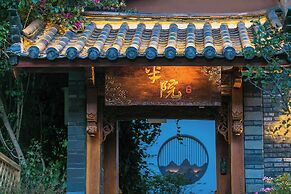 Lijiang half yard hotel