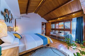 Lijiang half yard hotel