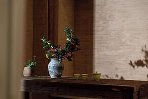 Lijiang half yard hotel