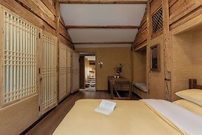 Lijiang half yard hotel