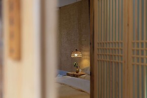 Lijiang half yard hotel