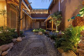 Lijiang half yard hotel