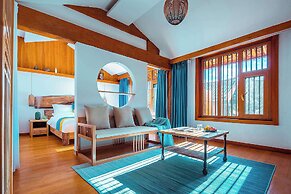Lijiang half yard hotel