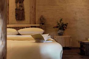 Lijiang half yard hotel