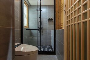 Lijiang half yard hotel