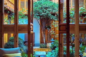 Lijiang half yard hotel