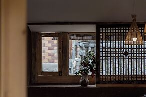 Lijiang half yard hotel