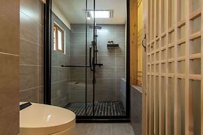 Lijiang half yard hotel