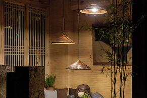 Lijiang half yard hotel