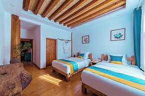 Lijiang half yard hotel