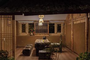 Lijiang half yard hotel