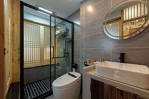 Lijiang half yard hotel