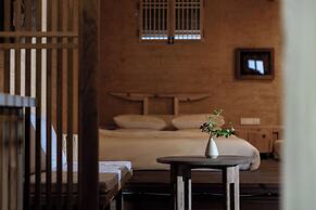 Lijiang half yard hotel