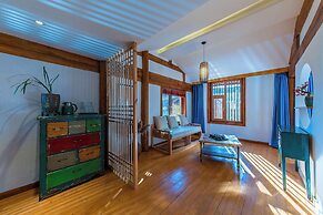 Lijiang half yard hotel