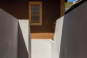 Lijiang half yard hotel