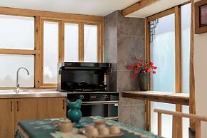 Lijiang half yard hotel