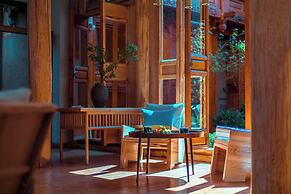 Lijiang half yard hotel