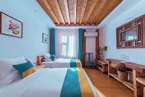 Lijiang half yard hotel