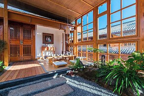 Lijiang half yard hotel