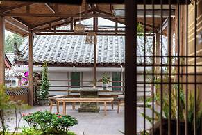 Lijiang half yard hotel