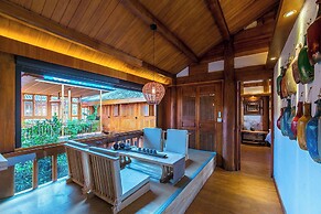 Lijiang half yard hotel