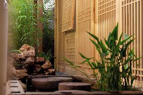 Lijiang half yard hotel