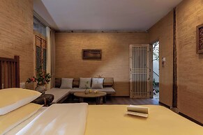 Lijiang half yard hotel