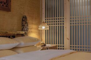 Lijiang half yard hotel