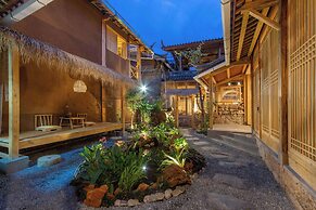Lijiang half yard hotel