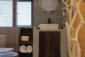 Lijiang half yard hotel