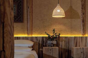 Lijiang half yard hotel