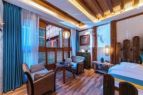 Lijiang half yard hotel