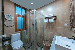 Lijiang half yard hotel