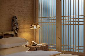 Lijiang half yard hotel