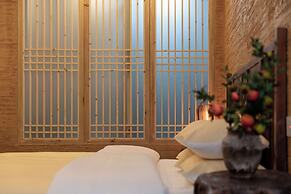 Lijiang half yard hotel