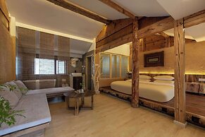 Lijiang half yard hotel
