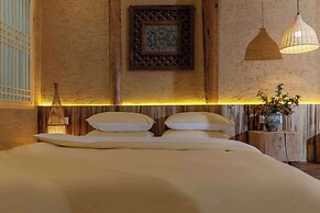 Lijiang half yard hotel