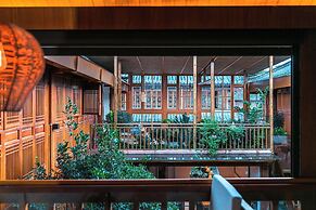 Lijiang half yard hotel