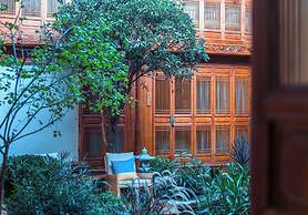 Lijiang half yard hotel