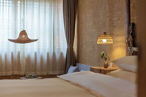 Lijiang half yard hotel