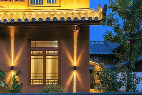 Lijiang half yard hotel