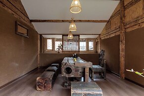 Lijiang half yard hotel