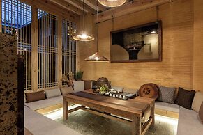 Lijiang half yard hotel