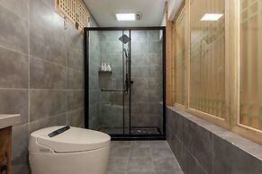 Lijiang half yard hotel