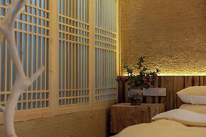 Lijiang half yard hotel