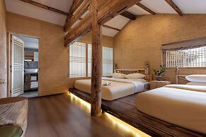 Lijiang half yard hotel